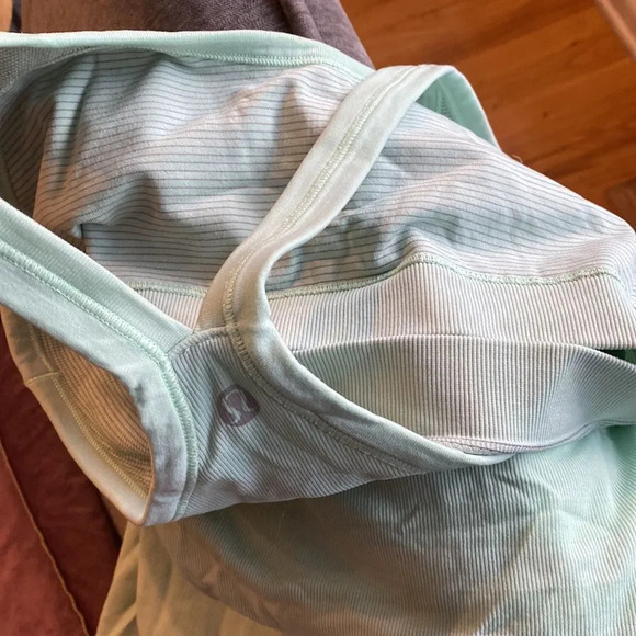 Lululemon sz 6 light turquoise blue tank bra great pre owned condition - Picture 6 of 7